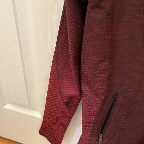 Lululemon Ready To Run Jacket Evanescent Star Ruby/Black Satin Sz 6 EUC - Picture 4 of 9